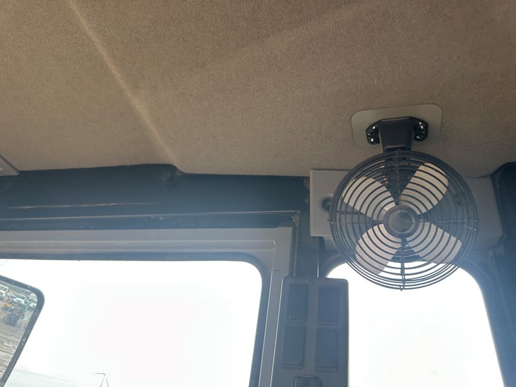 2022-caterpillar-140gc-image-94