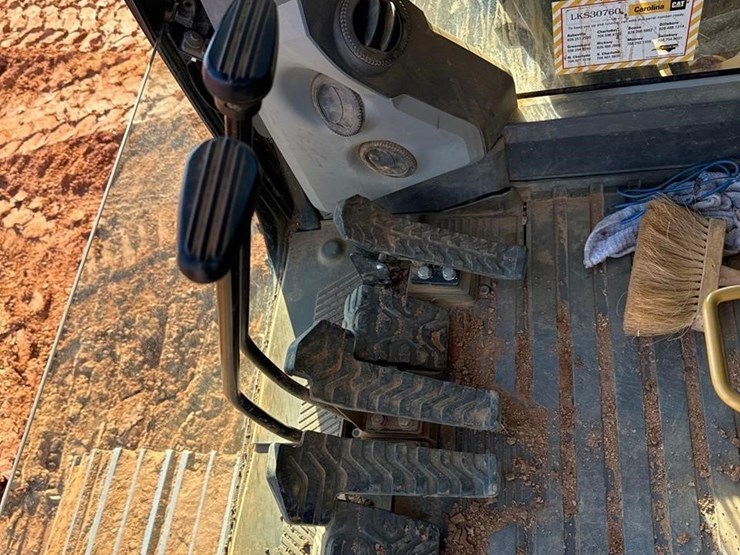 2023-caterpillar-320gc-image-22