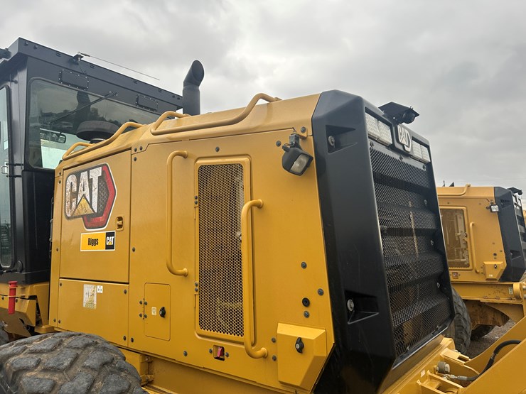 2022-caterpillar-140gc-image-23