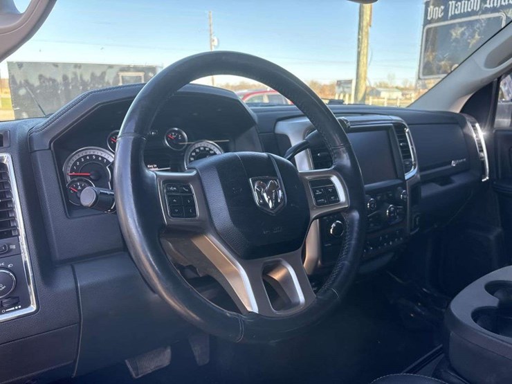 2015-ram-2500-laramie-image-22