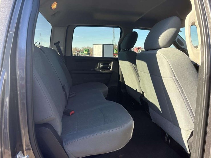 2016-dodge-2500-image-21