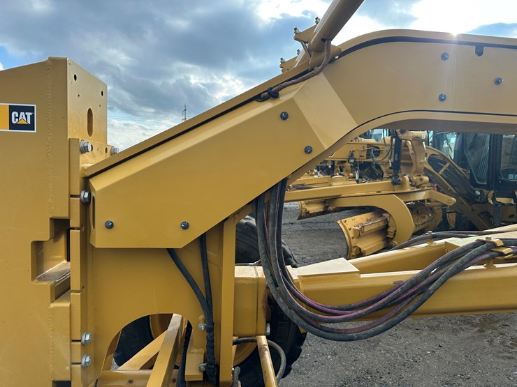 2022-caterpillar-140gc-image-34