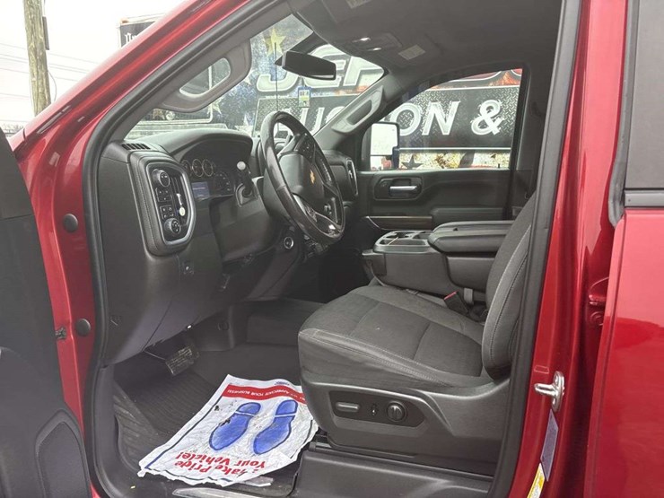 2022-chevrolet-silverado-2500-image-13