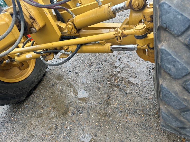 2022-caterpillar-140gc-image-18