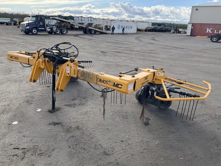 omc-brush-hog-16'-3-pt-adj.-fold-out-berm-rake-image-3