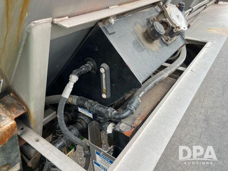 2017-john-deere-f4365-image-51