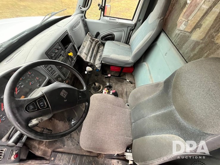 2004-international-7400-image-61