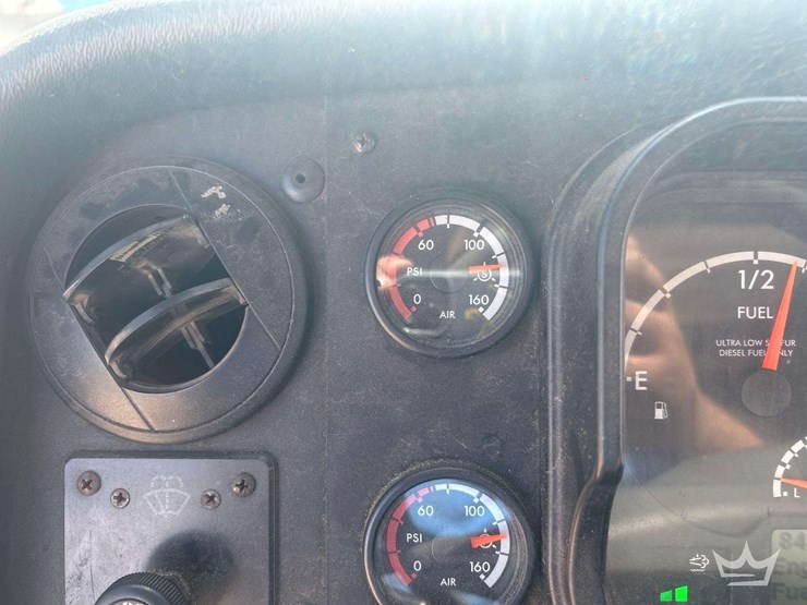 2017-freightliner-mt55-image-14