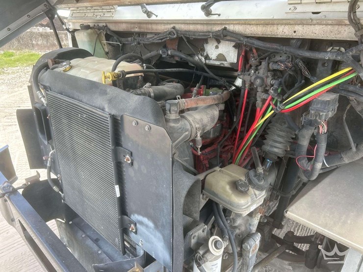 2014-freightliner-mt55-image-34