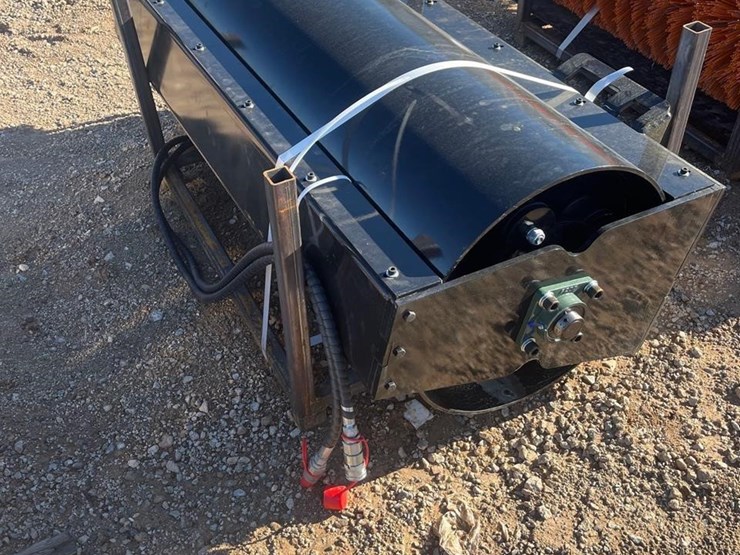 future-59in-hydraulic-skid-steer-vibratory-roller-image-4