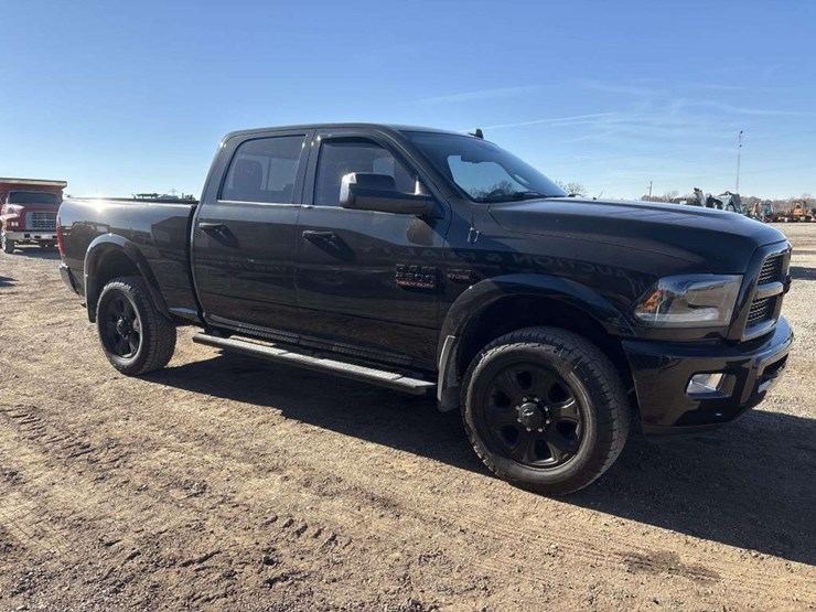 2015-ram-2500-laramie-image-7