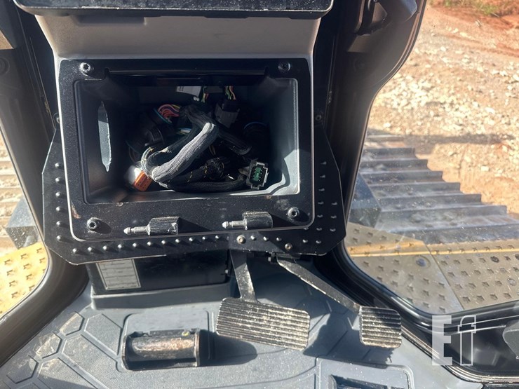 2021-caterpillar-d5-image-44