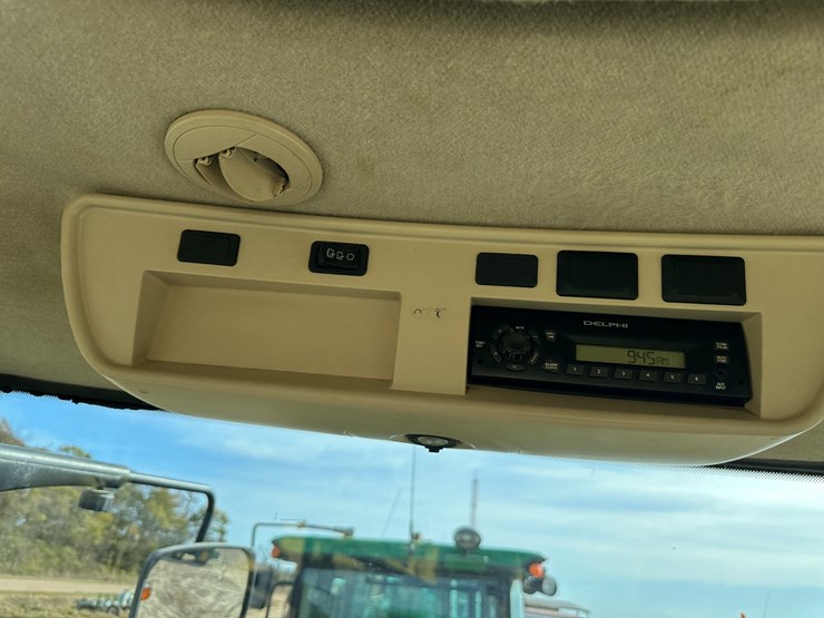 2010-john-deere-8285r-image-63