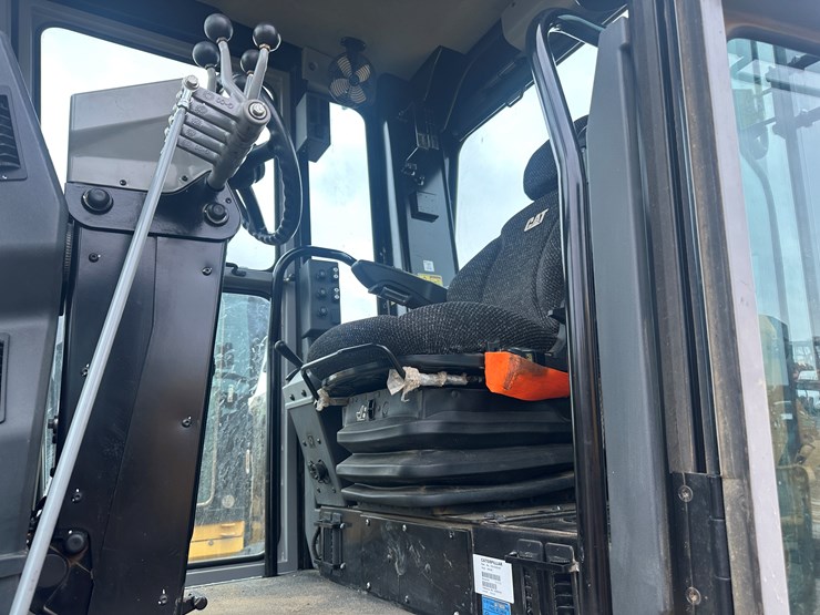 2022-caterpillar-140gc-image-82