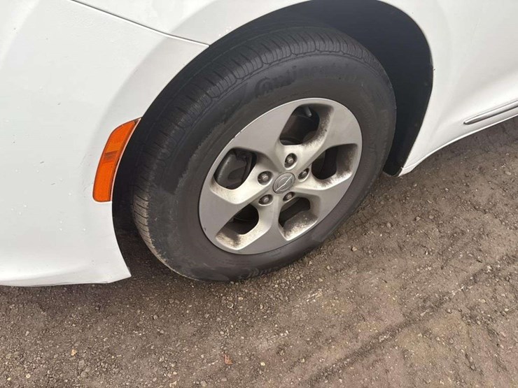 2017-chrysler-pacifica-image-8