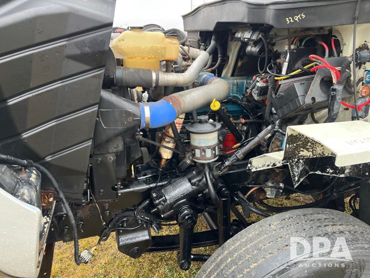 2004-international-7400-image-52