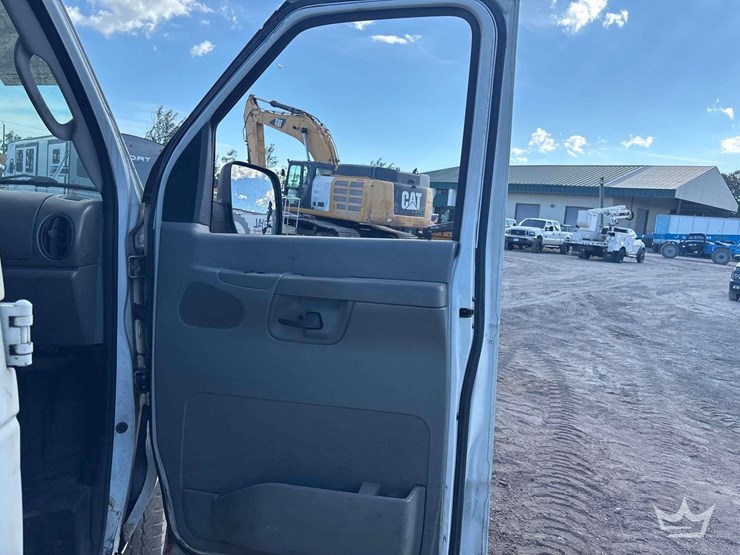 2008-ford-e350-image-17