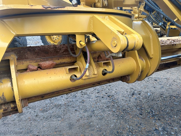 2022-caterpillar-140gc-image-36