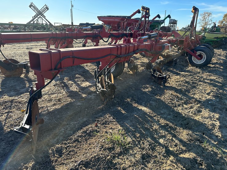 #33740-•-~20'-row-crop-cultivator-image-4