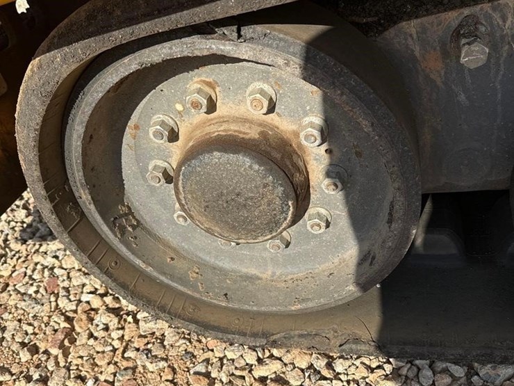 2018-volvo-p7110b-image-22