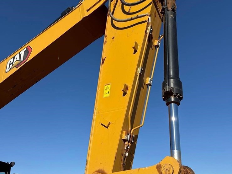 2023-caterpillar-320gc-image-10