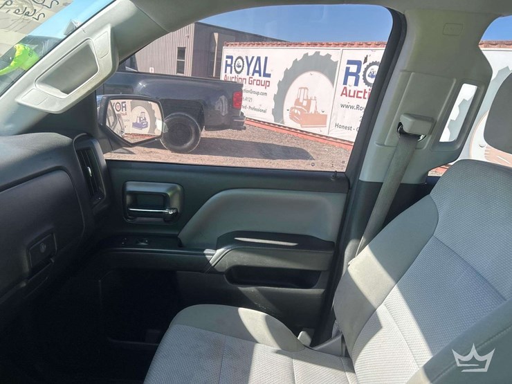 2015-chevrolet-silverado-1500-crew-cab-pickup-truck-image-12