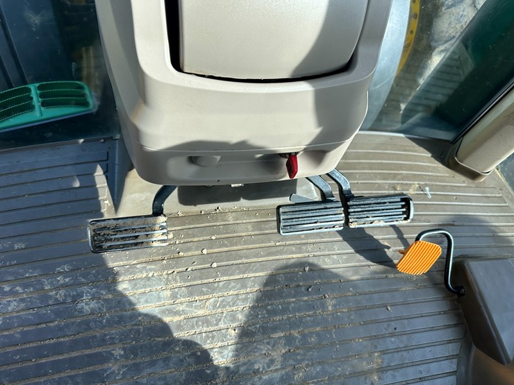 2012-john-deere-8360r-image-64