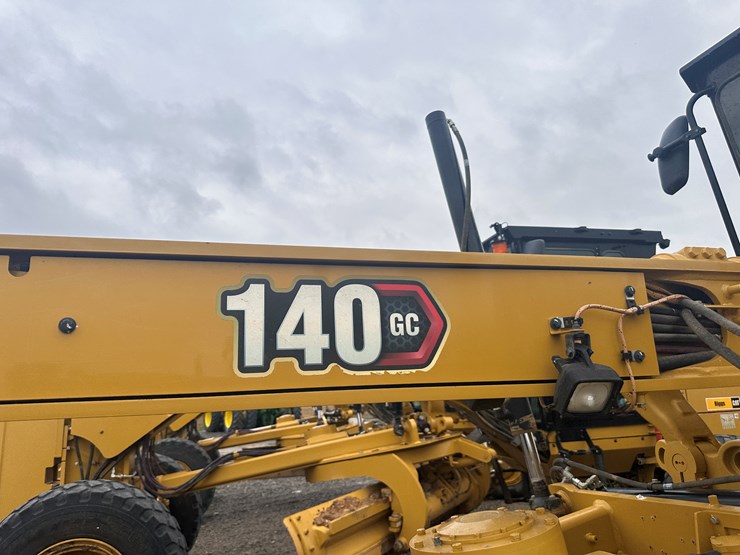 2022-caterpillar-140gc-image-42