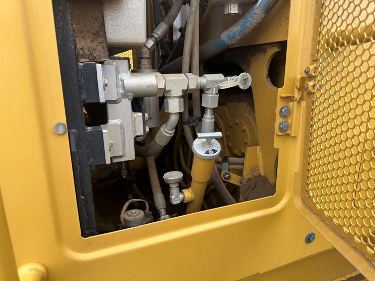 2022-caterpillar-140gc-image-65