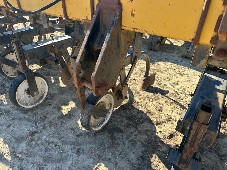 #33726-•-16-row-30"-cultivator-image-13