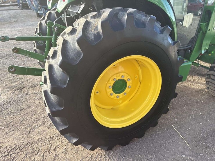 john-deere-4052r-image-10
