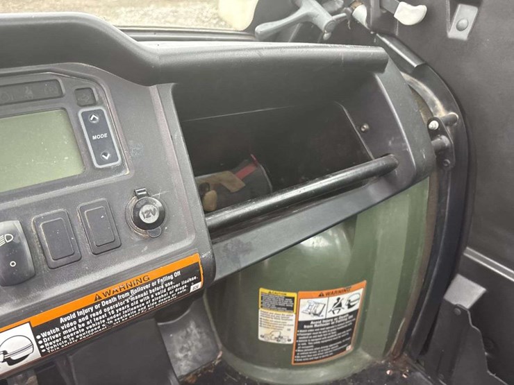 2016-john-deere-gator-image-19