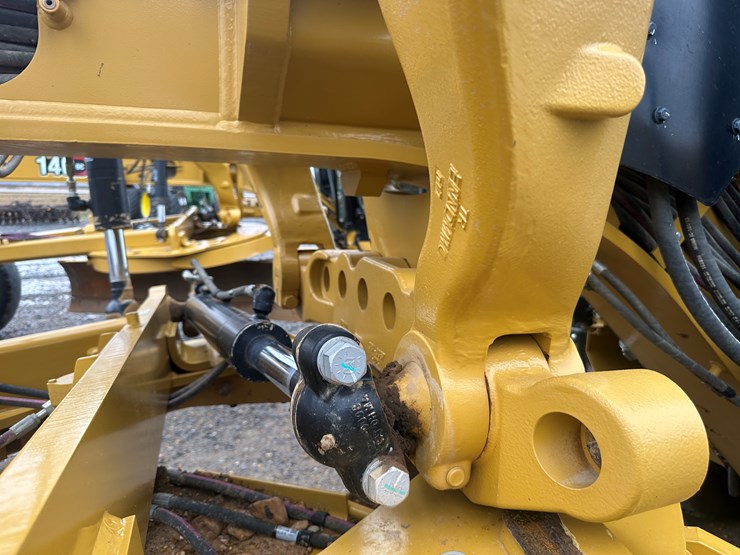 2022-caterpillar-140gc-awd-image-36