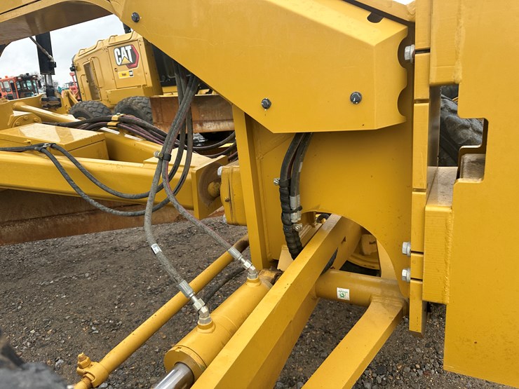 2022-caterpillar-140gc-image-44