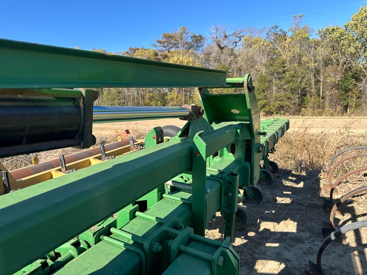 #33728-•-16-row-30"-cultivator-image-36