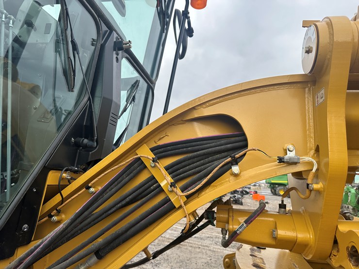 2022-caterpillar-140gc-image-53