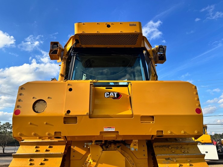 2019-caterpillar-d8t-image-24