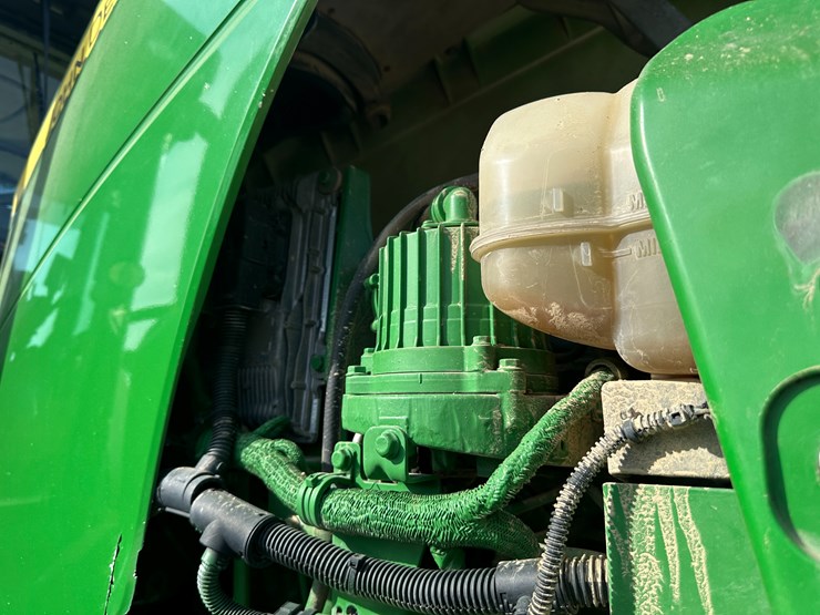2012-john-deere-8360r-image-55