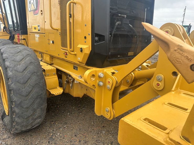 2022-caterpillar-140gc-awd-image-22