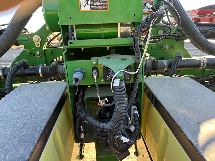 john-deere-1720-image-29