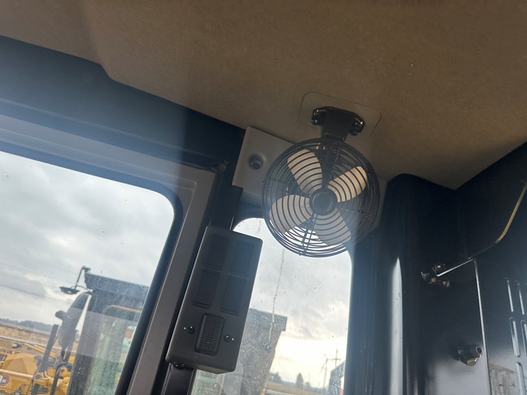 2022-caterpillar-140gc-image-91