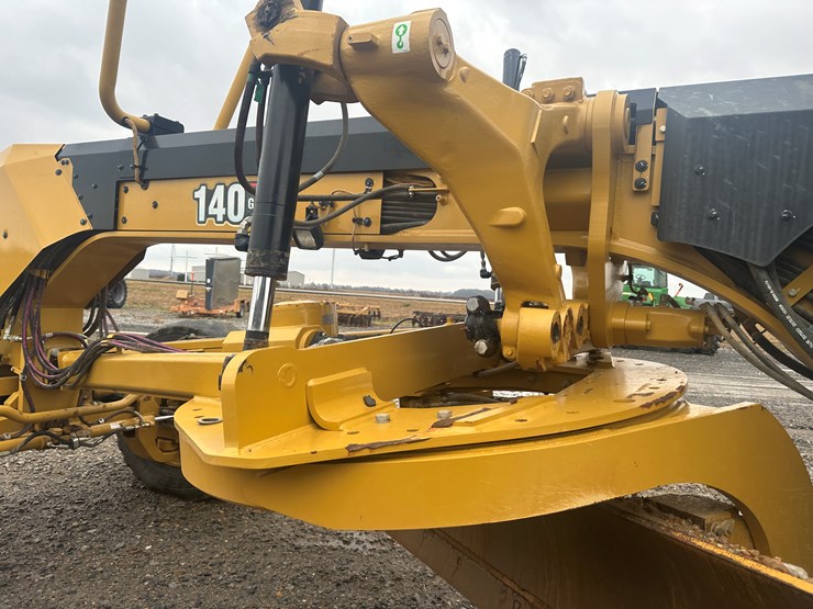 2022-caterpillar-140gc-awd-image-34