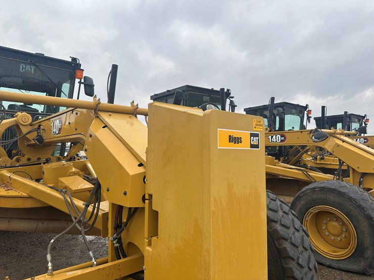 2022-caterpillar-140gc-image-49