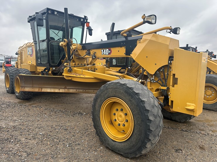 2022-caterpillar-140gc-awd-image-2