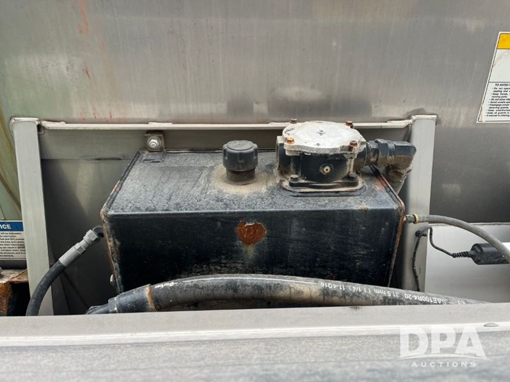 2017-john-deere-f4365-image-40