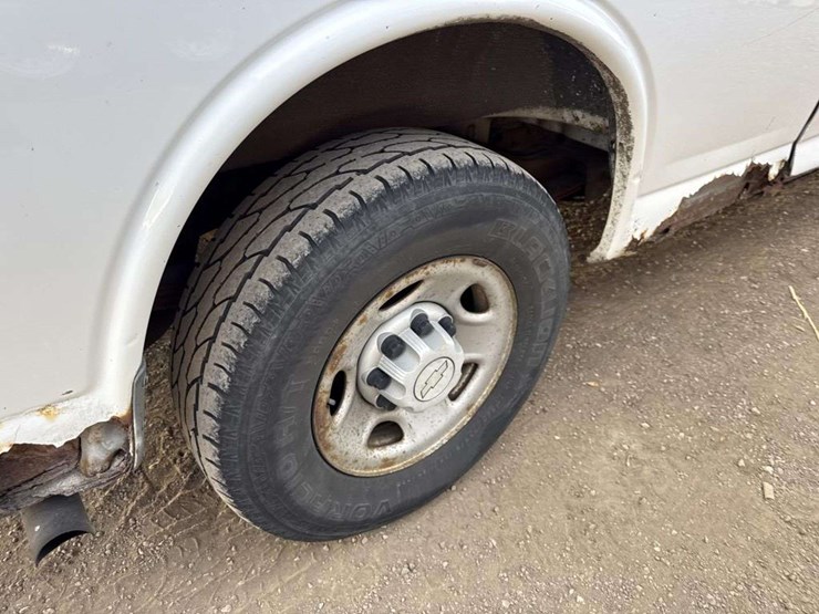 2001-chevrolet-express-g2500-image-10