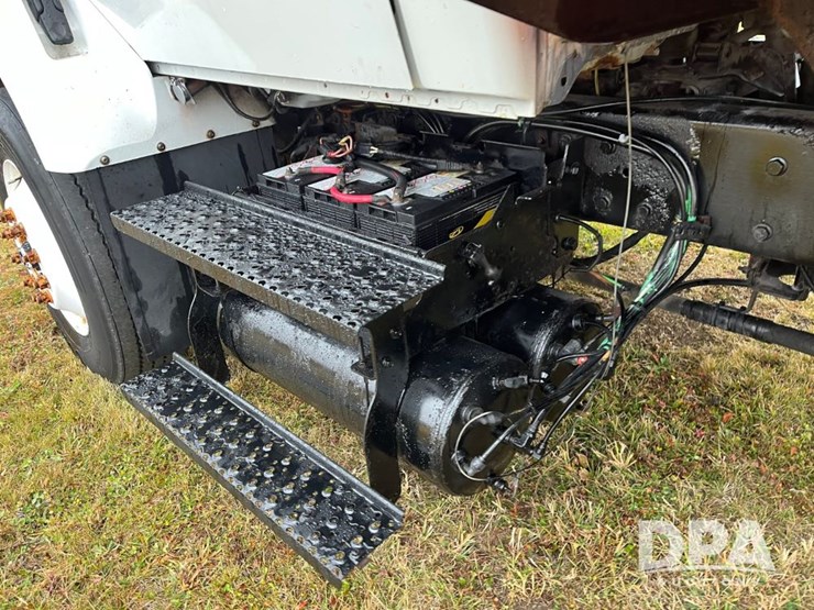 2004-international-7400-image-43