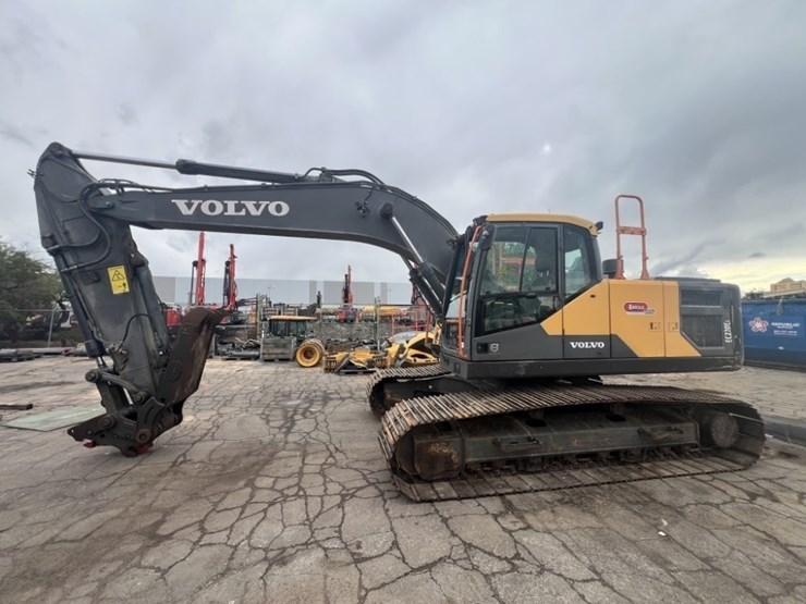 2017-volvo-ec220el-image-2