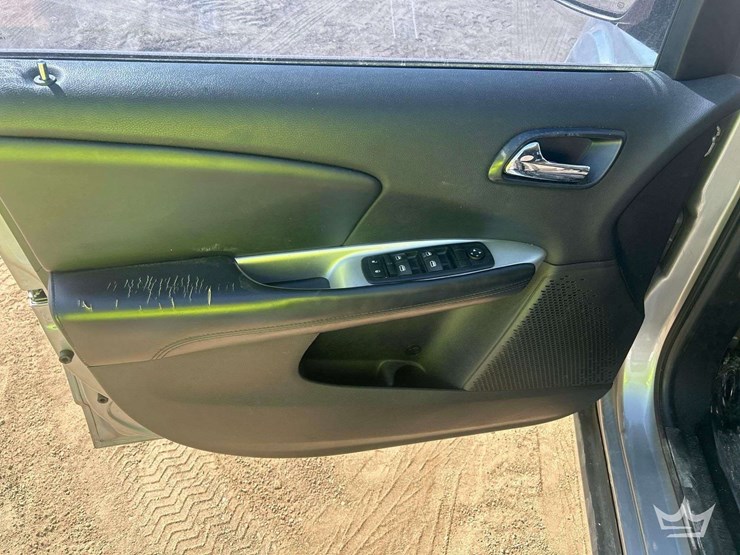 2015-dodge-journey-sxt-image-5