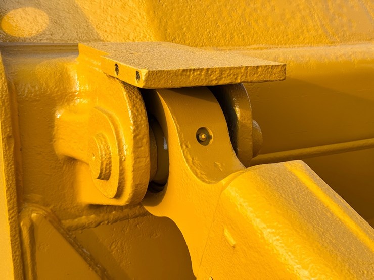 2019-caterpillar-d8t-image-34